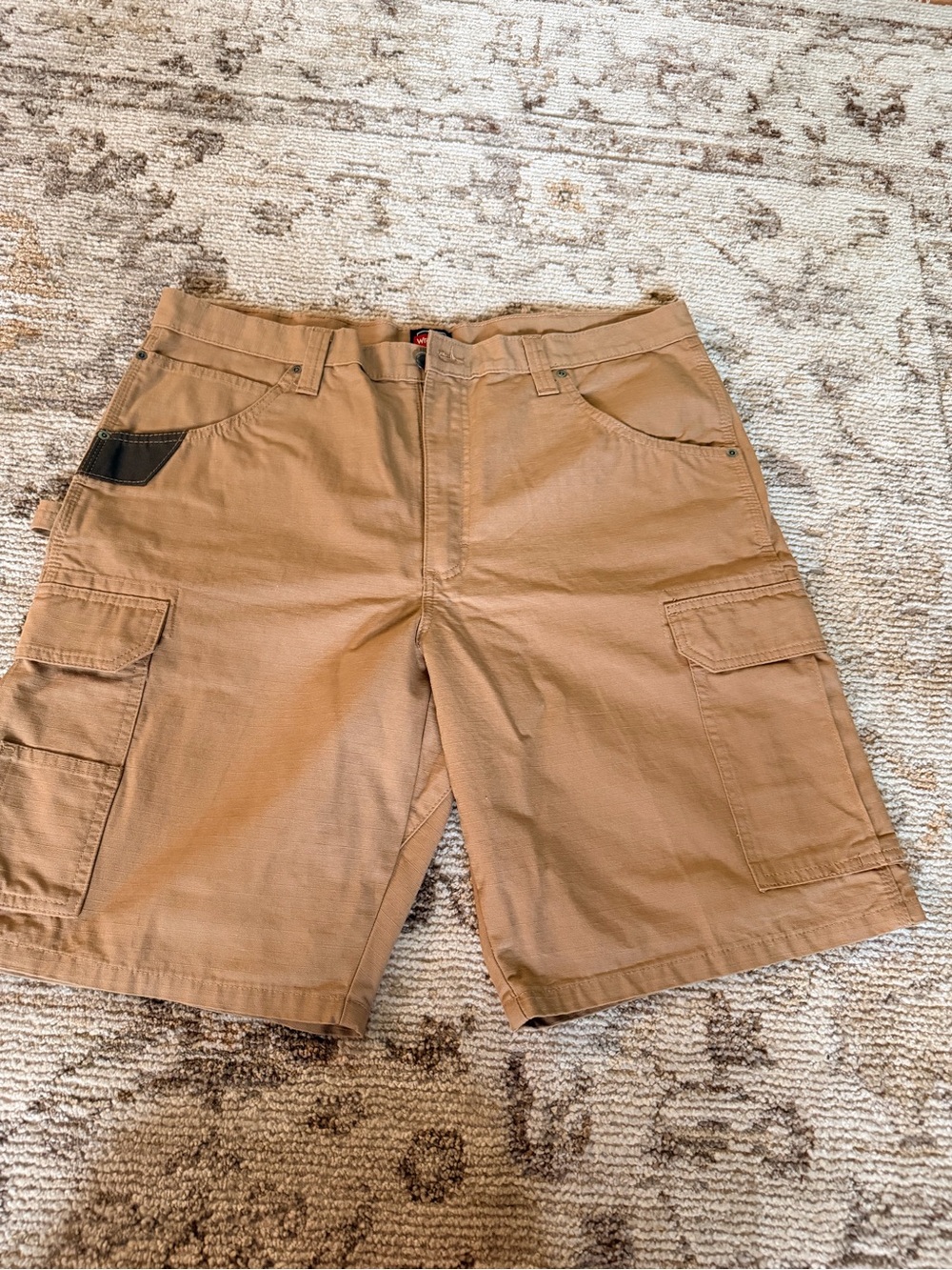 Men's Cargo Shorts in Khaki